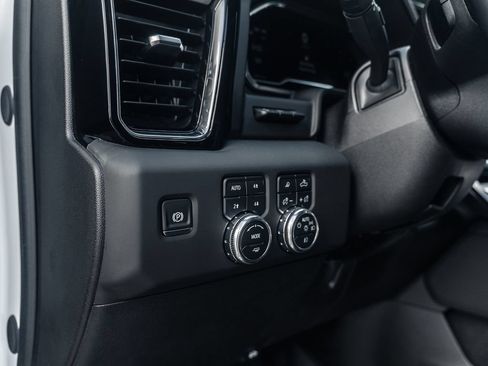 Used 2025 GMC Sierra 3500 Denali w/ Technology Package AWD/4WD image 29