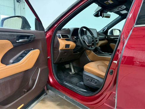 Used 2022 Toyota Highlander Platinum image 12