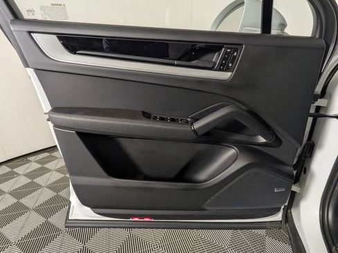 Certified 2025 Porsche Cayenne Coupe AWD/4WD image 25