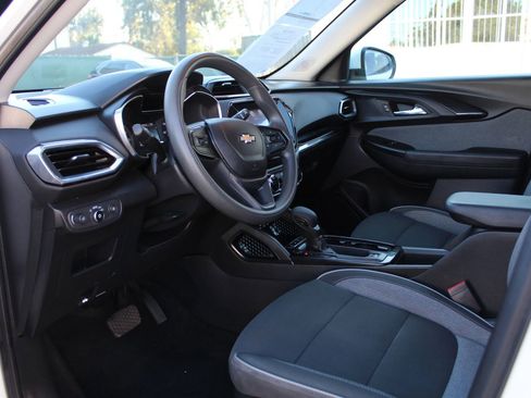 Used 2023 Chevrolet TrailBlazer LT w/ Convenience Package image 12