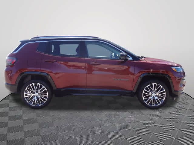 Used 2022 Jeep Compass Limited w/ Elite Group AWD/4WD image 4