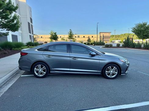 Used 2018 Hyundai Sonata Limited FWD image 2