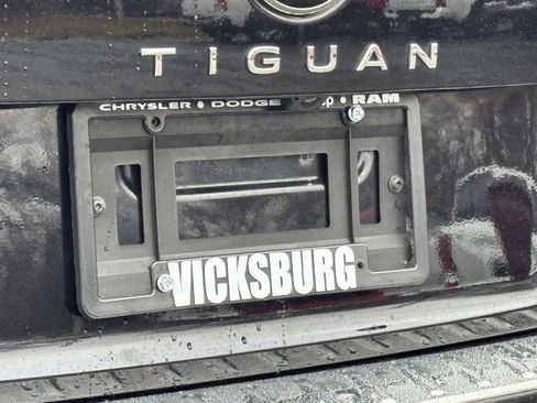 Used 2022 Volkswagen Tiguan SE image 39