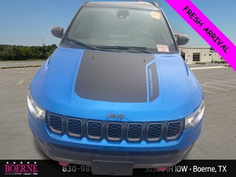 Used 2025 Jeep Compass Trailhawk image 6