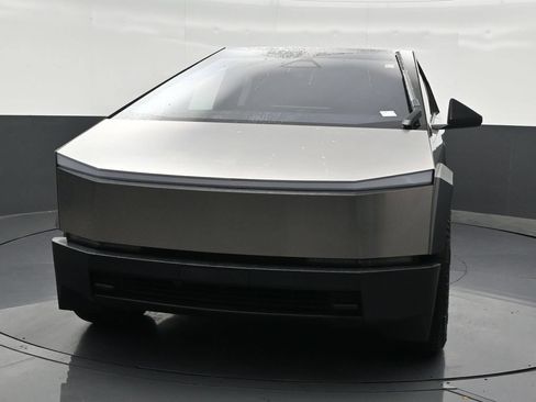 Used 2024 Tesla Cybertruck AWD Crew Cab image 8