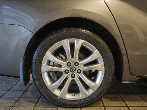 Used 2024 Toyota Sienna Platinum image 34