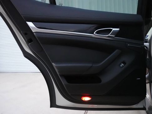 Used 2013 Porsche Panamera 4S image 33