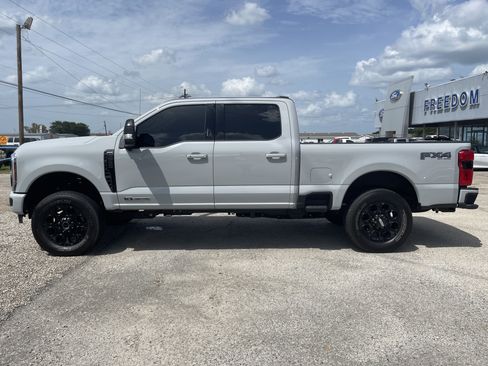 Used 2026 Ford F250 Lariat w/ Black Appearance Package AWD/4WD image 7