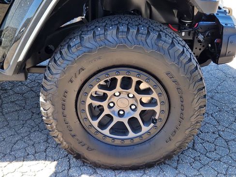 Used 2022 Jeep Wrangler Unlimited Rubicon w/ Xtreme Recon 35" Tire Package AWD/4WD image 14