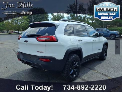 Used 2016 Jeep Cherokee Trailhawk w/ Comfort/Convenience Group AWD/4WD image 9