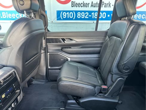 Used 2024 Jeep Wagoneer Series III AWD/4WD image 37