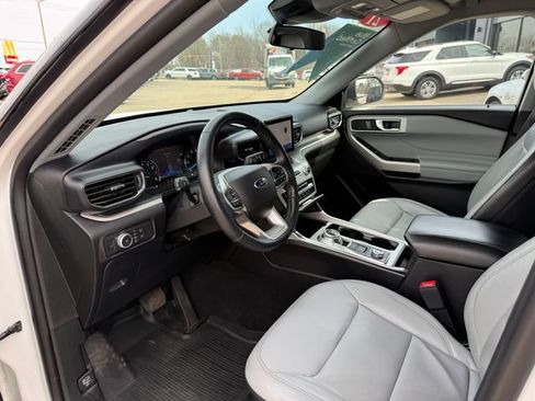 Used 2021 Ford Explorer XLT w/ Equipment Group 202A image 3