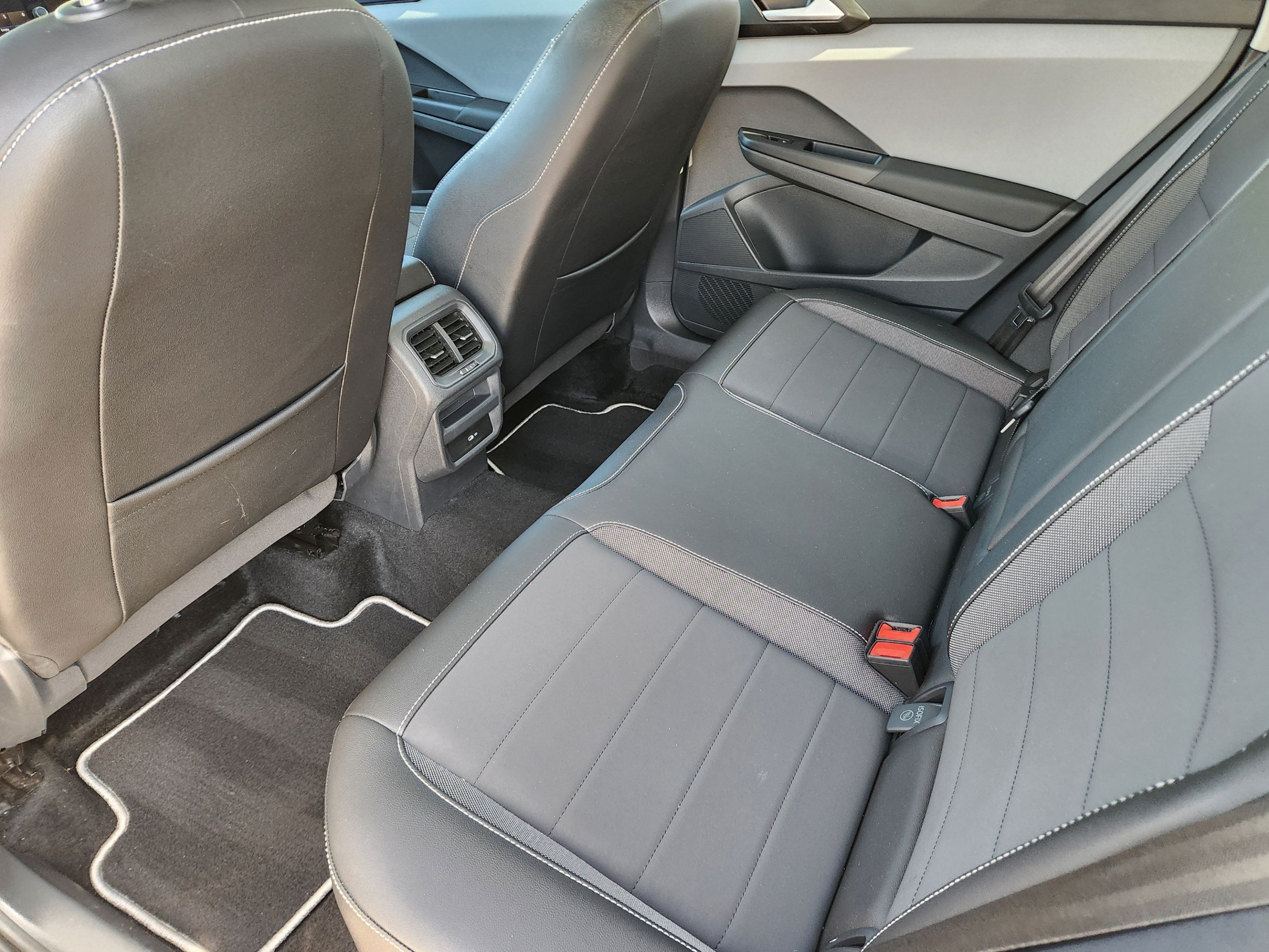 Used 2023 Volkswagen Taos SE w/ Panoramic Sunroof Package AWD/4WD image 27