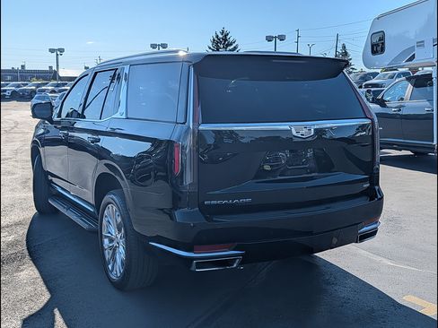 Used 2023 Cadillac Escalade Premium Luxury AWD/4WD image 7