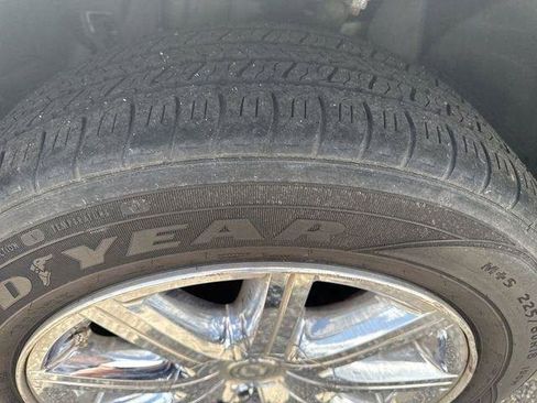 Used 2008 Chrysler 300 Touring RWD image 9