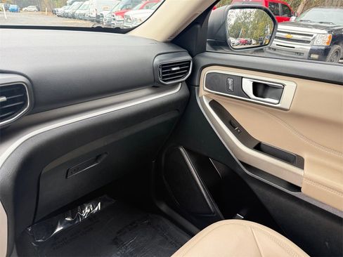 Used 2023 Ford Explorer XLT w/ Equipment Group 202A image 24
