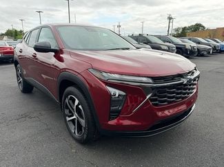 Used 2025 Chevrolet Trax RS w/ Sunroof Package FWD video 1