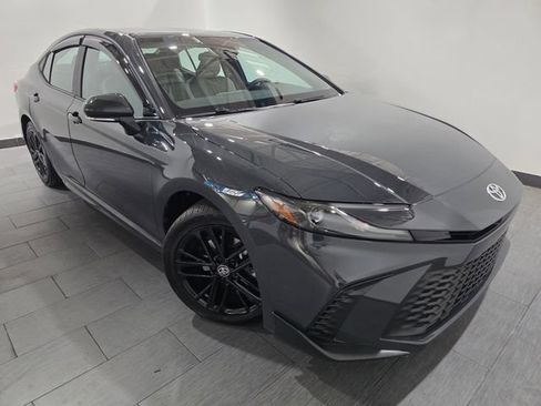 Used 2025 Toyota Camry SE AWD/4WD image 7