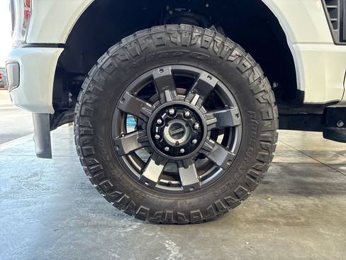 Used 2024 Ford F350 Lariat w/ Lariat Ultimate Package AWD/4WD image 34