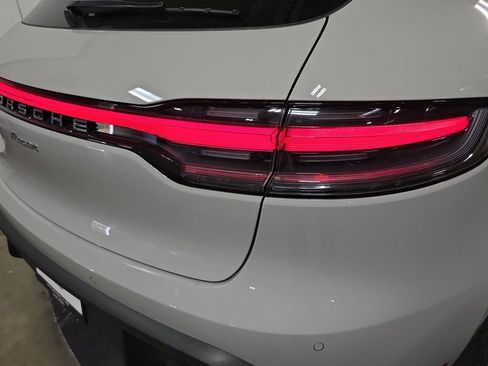 Used 2025 Porsche Macan image 29