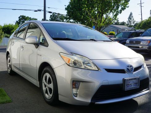 Used 2014 Toyota Prius Two FWD image 7