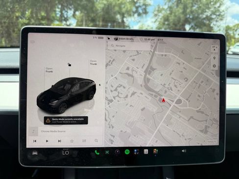 Used 2022 Tesla Model Y Long Range AWD/4WD image 25