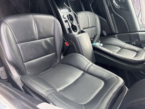 Used 2022 Lincoln Corsair Standard w/ Equipment Group 101A image 5