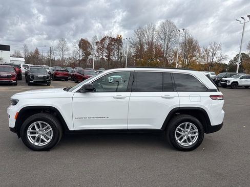 Used 2025 Jeep Grand Cherokee Laredo X image 2