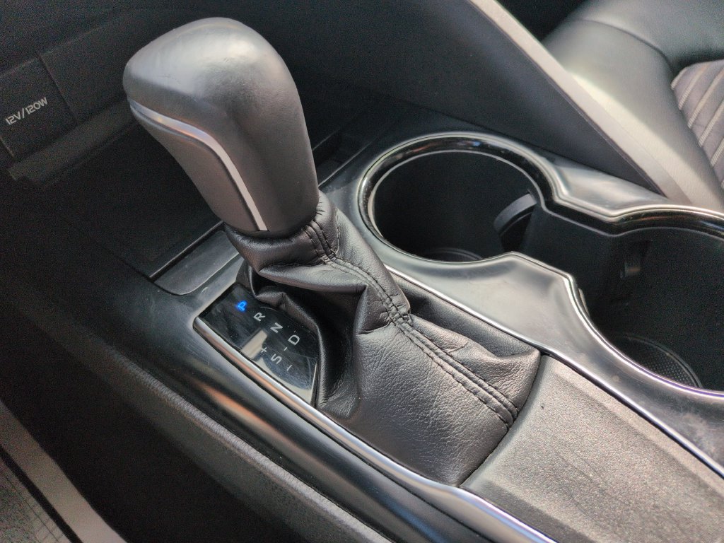 Used 2018 Toyota Camry SE w/ Accessory Appearance Package FWD image 24