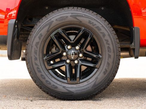 Used 2021 Chevrolet Silverado 1500 Custom Trail Boss AWD/4WD image 40