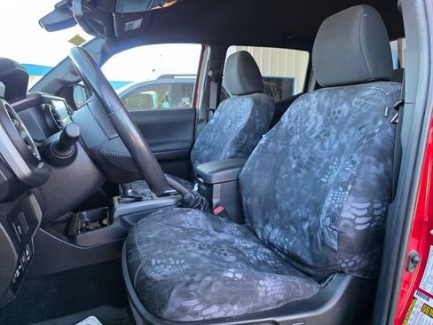 Used 2021 Toyota Tacoma TRD Sport w/ Technology Package AWD/4WD image 11