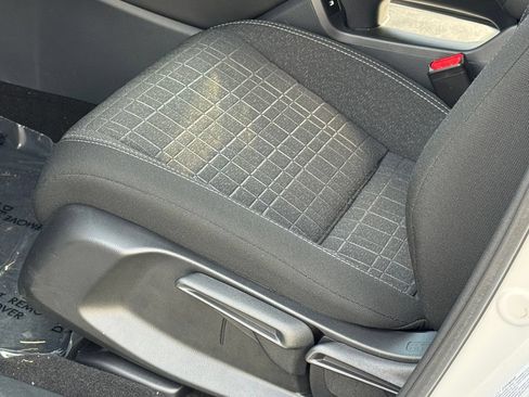 Used 2025 Honda HR-V LX image 8