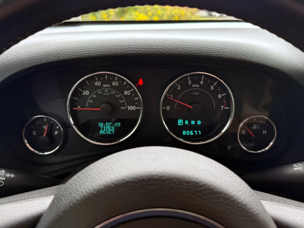 Used 2012 Jeep Wrangler Unlimited Sahara w/ Connectivity Group AWD/4WD image 22