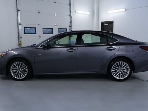 Used 2016 Lexus ES 350 w/ Navigation System Package FWD image 4