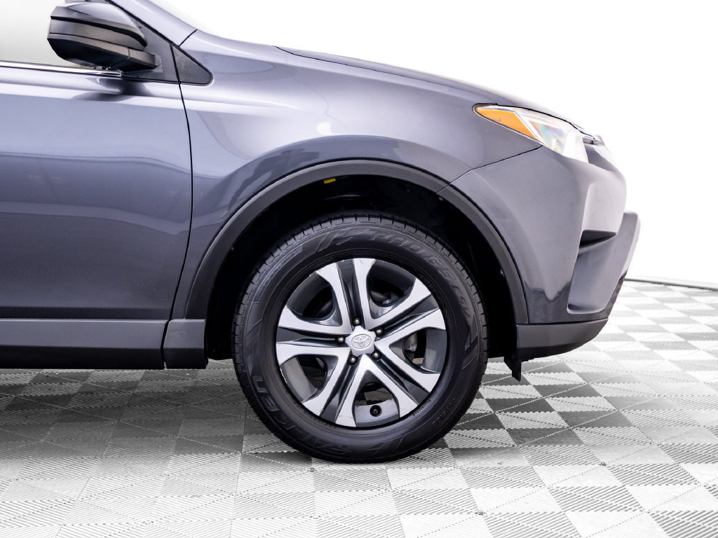 Used 2018 Toyota RAV4 LE FWD image 31