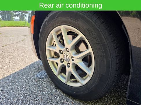 Used 2023 Chrysler Pacifica Touring-L FWD image 11