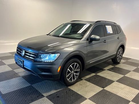 Certified 2020 Volkswagen Tiguan SE image 3