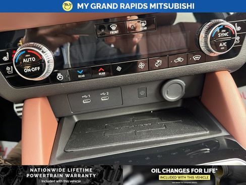 New 2026 Mitsubishi Outlander SEL image 19