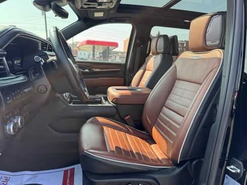 Used 2023 GMC Yukon XL Denali Ultimate AWD/4WD image 12