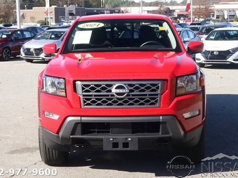 Used 2024 Nissan Frontier SV w/ SV Convenience Package image 2