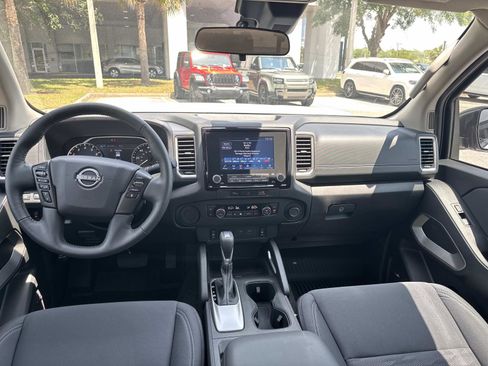 Used 2024 Nissan Frontier SV w/ SV Convenience Package RWD image 15