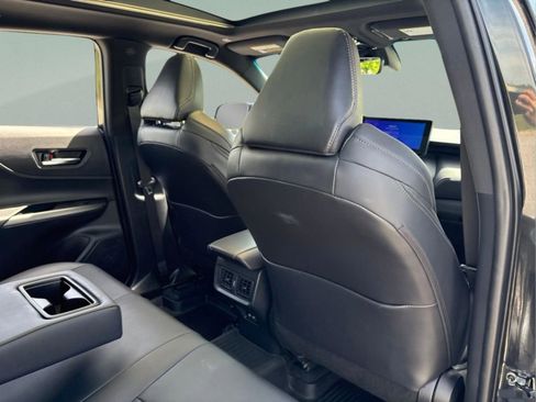 Used 2024 Toyota Venza Nightshade AWD/4WD image 15