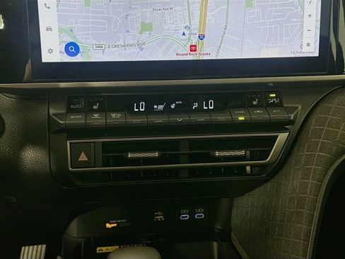 Used 2026 Toyota Camry XLE AWD/4WD image 16