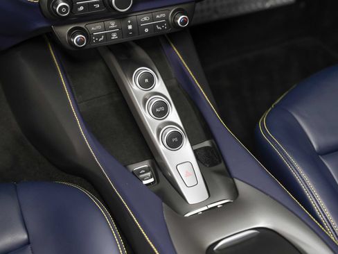 Used 2019 Ferrari Portofino RWD image 43