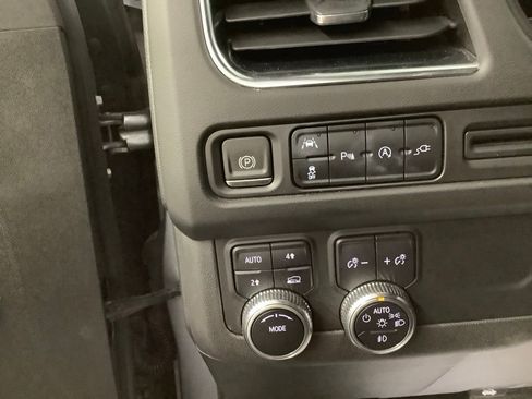 Used 2022 GMC Yukon SLE image 15