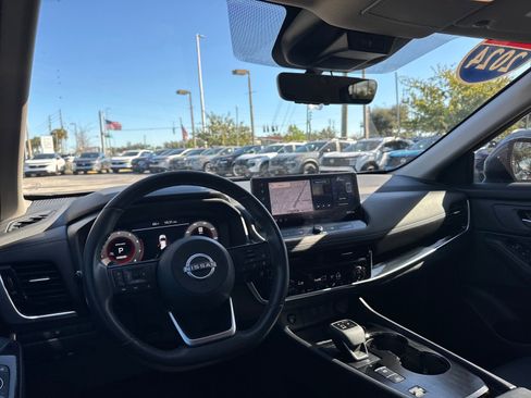 Certified 2024 Nissan Rogue SL image 11