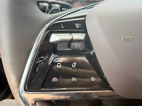 Used 2026 Cadillac Escalade Luxury w/ LPO, Floor Liner Package AWD/4WD image 24