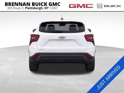 Certified 2024 Chevrolet Trax LS w/ LS Convenience Package FWD image 4