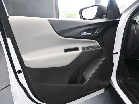 Used 2018 Chevrolet Equinox LS image 15