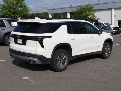 Used 2025 Chevrolet Traverse LT w/ Driver Confidence Package FWD image 21
